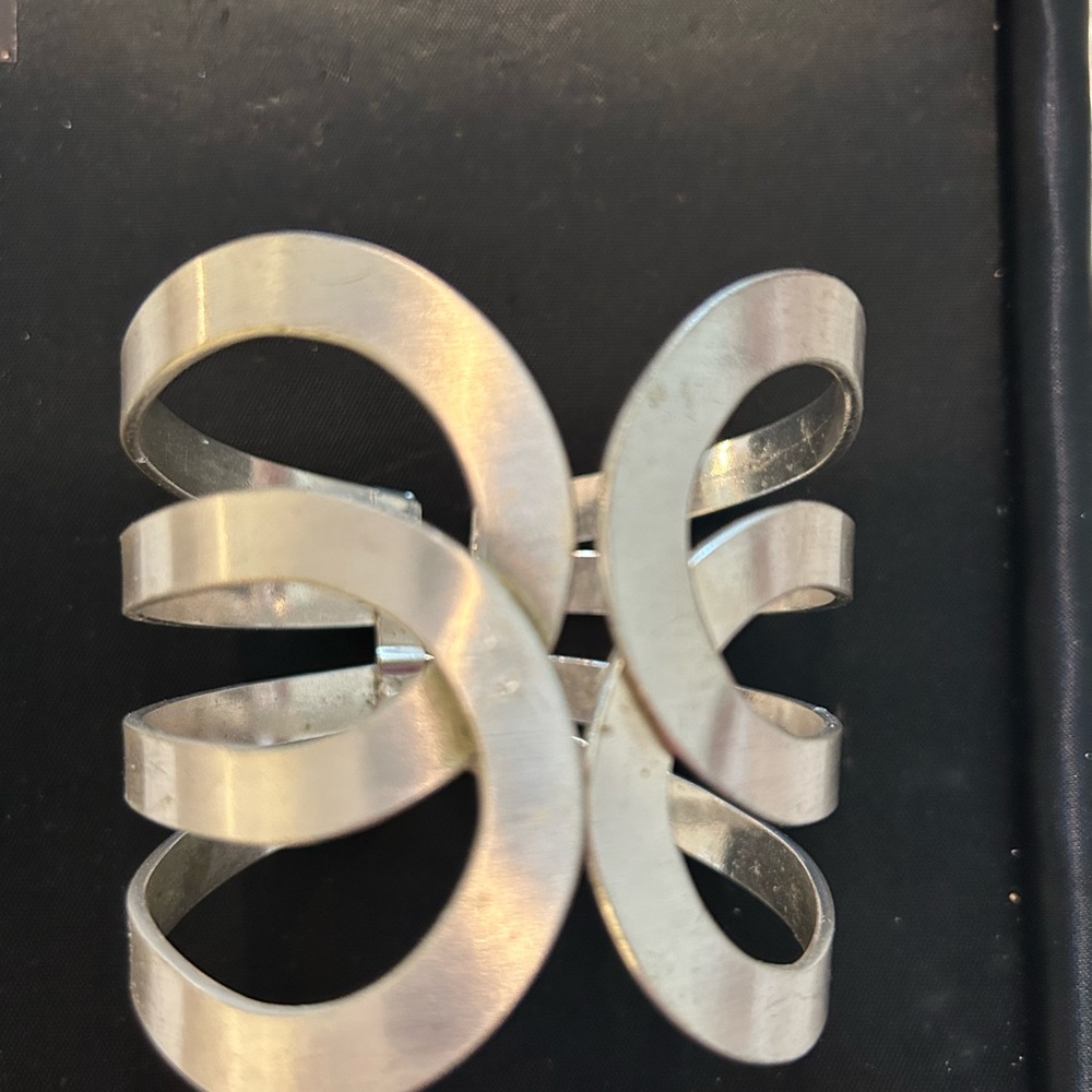 Costume Jewelry- Silver color with hinge closing. Beautiful, statement piece.